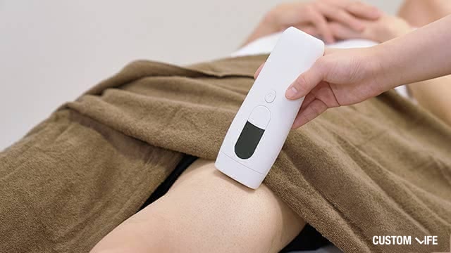 VIO脱毛の照射を受ける編集部員