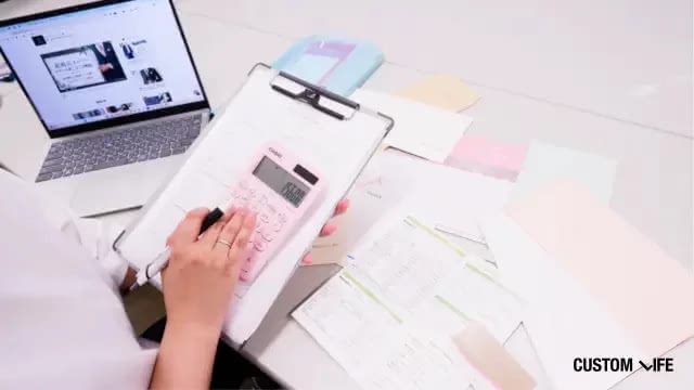 脱毛サロンを調査する編集部員