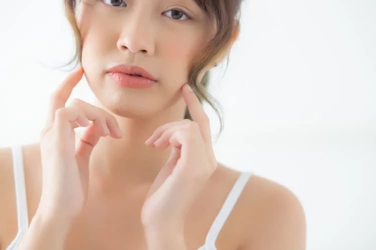 肌荒れの赤みの原因とは？敏感肌の症状を改善・予防する正しいケア全解説