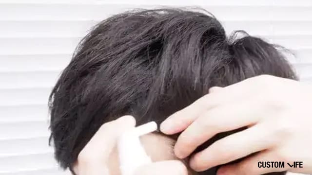 薬用育毛剤アルガスを検証している様子