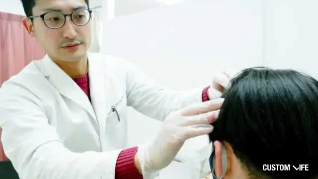 AGA診断を受ける編集部員