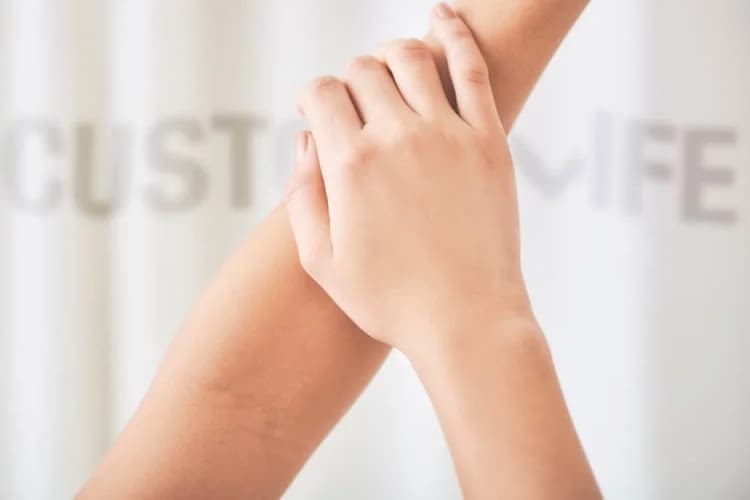 腕のシミを消す方法｜皮膚科のシミ治療＆自分でできる効果的なケア