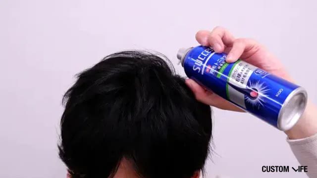 サクセス 薬用育毛トニックを検証している様子