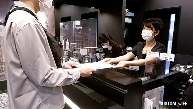 受付している様子
