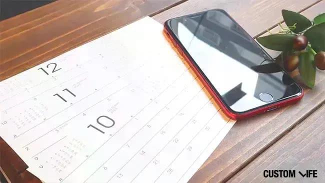 カレンダーとスマホの画像