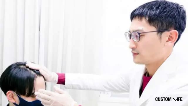 AGA診断を受ける編集部員