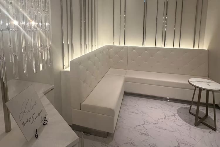 ROLANDBeautyLounge福岡天神店の待合室