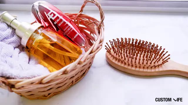 女性用のシャンプーや育毛剤、ブラシの画像