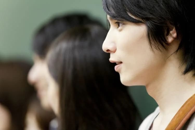 若ハゲの原因とは？｜薄毛や抜け毛に効果的な予防法と対策を徹底解説！