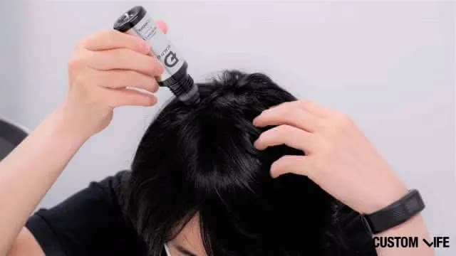 育毛剤を使用するTSD編集部員