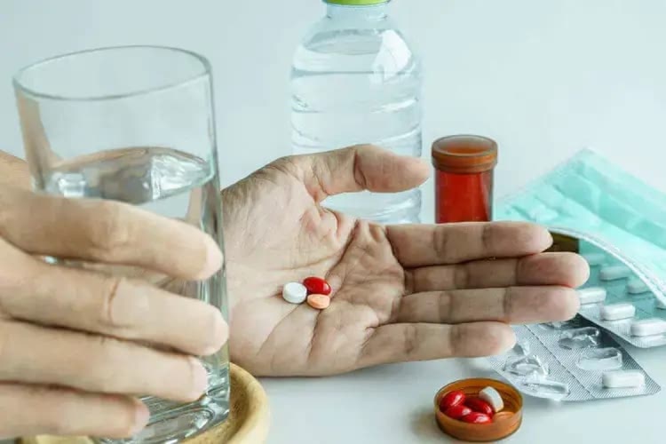 AGA治療薬の副作用とは？【医師監修】男性機能などへの影響と安全な治療法を解説