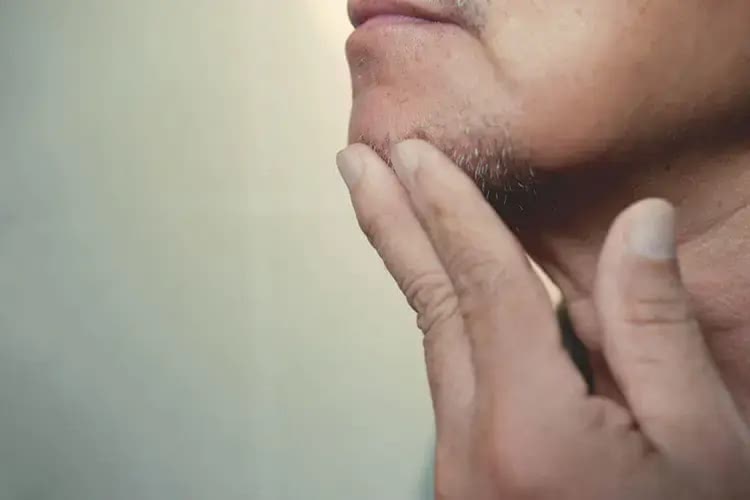 あごヒゲ脱毛は効果ある？抜けない理由と回数・値段や永久脱毛などを徹底解説