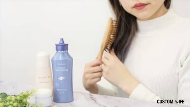 薄毛に悩む女性