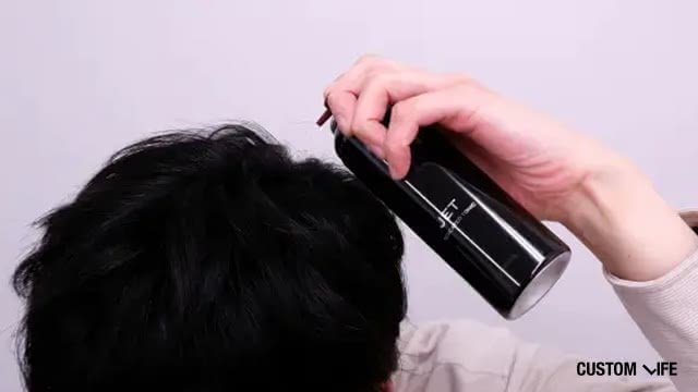 スカルプD 薬用育毛スカルプトニックを検証している様子