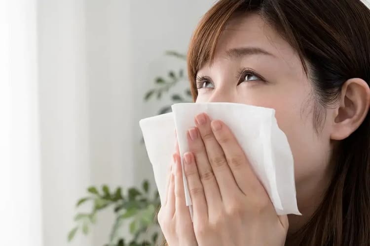 花粉で肌荒れになる原因は？花粉皮膚炎を防ぐスキンケア方法＆対策3選