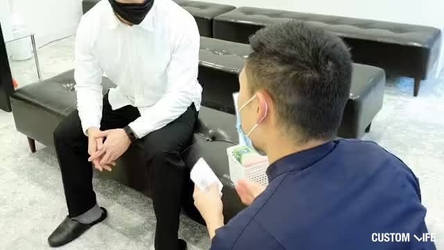 質問に答えるメンズリゼの看護師さん