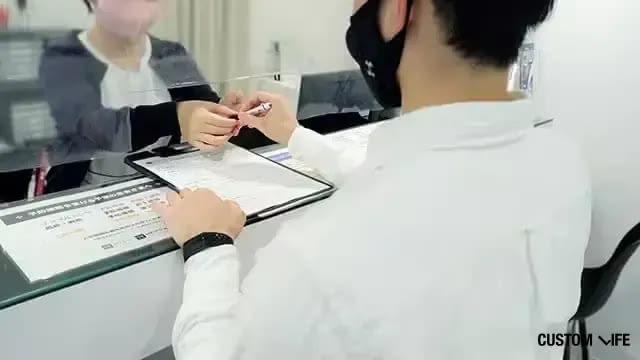メンズリゼの受付で問診票をもらう