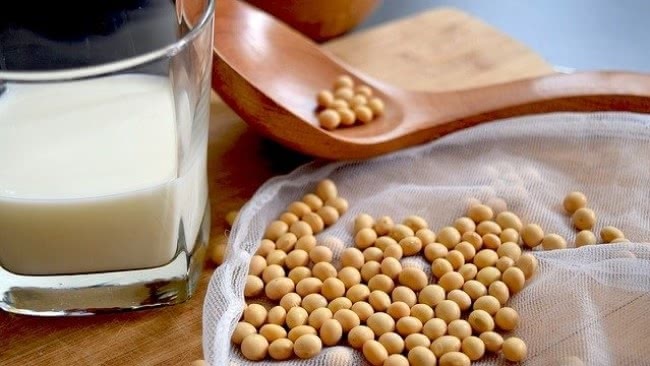 髭を薄くするイソフラボンを含む大豆