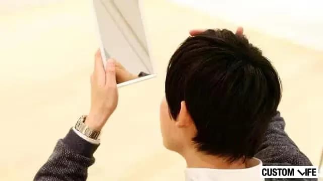 薄毛を気にする男性