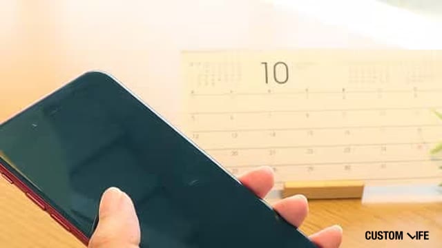 スマホを持った手のイメージ画像