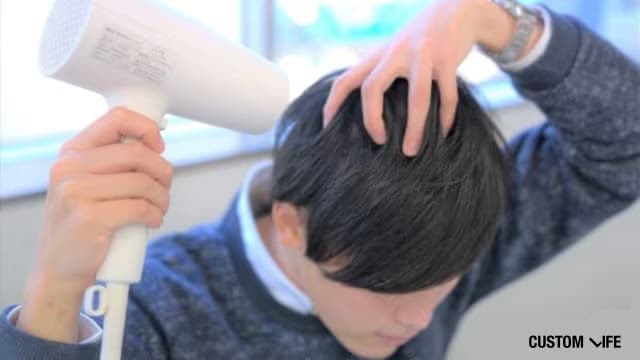 髪の毛を乾かす