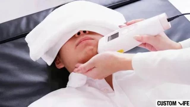 施術を受ける男性のイメージ