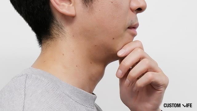 ヒゲ脱毛を体験している画像